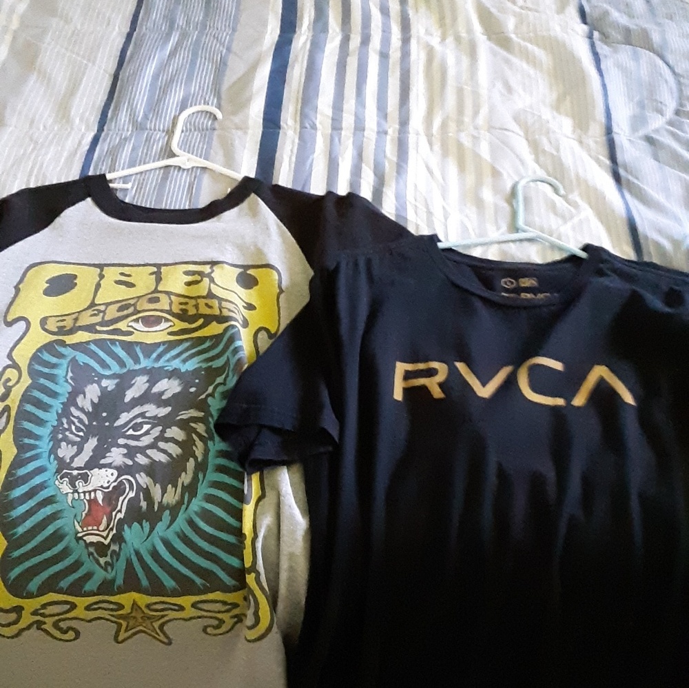 Men's Shirts- Lot of 2